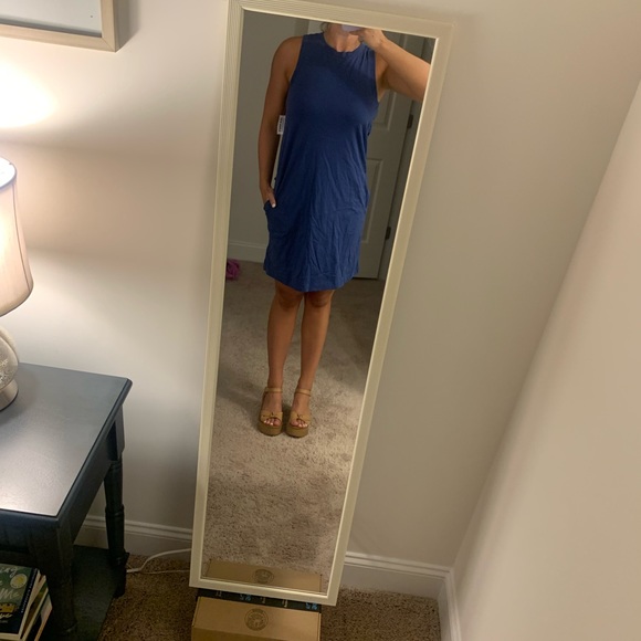 Old Navy sleeveless t-shirt dress with pockets - Picture 3 of 3